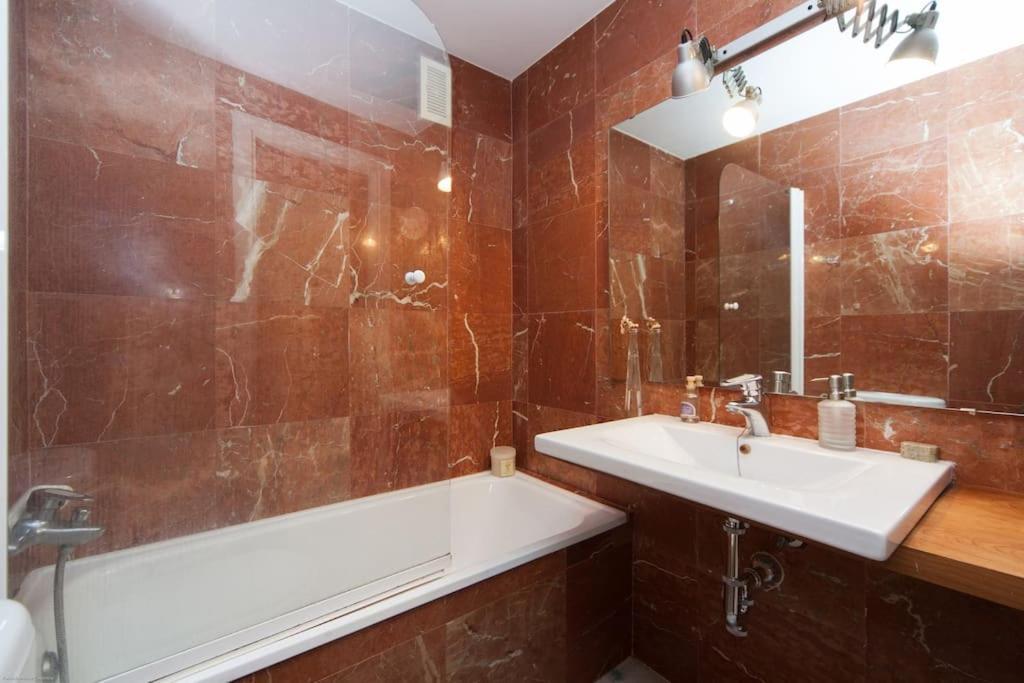 Apartamento Centrally Located In Old Palace House Sevilha